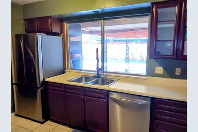 1113 Janell Drive, Irving, TX 75062 - Photo 11