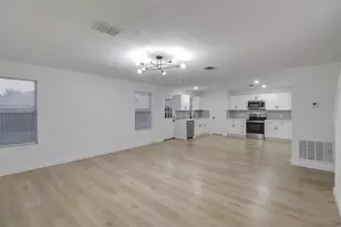 2924 Volturno Dr, Grand Prairie, TX 75052 - Photo 9