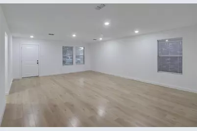 2924 Volturno Drive, Grand Prairie, TX 75052 - Photo 3