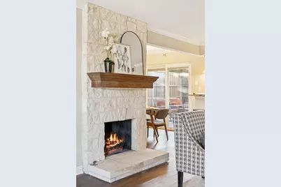 2001 Via Sevilla, Carrollton, TX 75006 - Photo 7