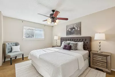 2001 Via Sevilla, Carrollton, TX 75006 - Photo 21