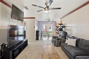 1813 Arkansas St, Gainesville, TX 76240 - Photo 5