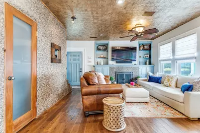 2209 Hillcrest Street, Fort Worth, TX 76107 - Photo 9