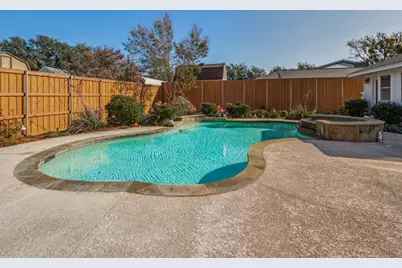 1807 S Crest, Carrollton, TX 75006 - Photo 23