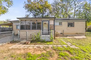 107 S Sheppard Dr, Euless, TX 76040 - Photo 1