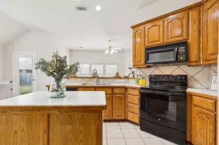 1211 Carina Dr, Arlington, TX 76013 - Photo 9