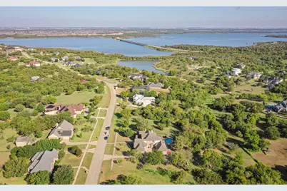 811 Mallard Pointe Drive, Grand Prairie, TX 75104 - Photo 39