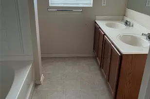 10548 Flagstaff Run, Fort Worth, TX 76140 - Photo 15