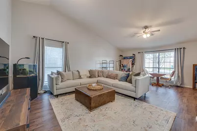 210 Wilshire Drive, Glenn Heights, TX 75154 - Photo 7