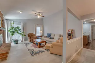 210 Wilshire Dr, Glenn Heights, TX 75154 - Photo 3