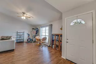 210 Wilshire Dr, Glenn Heights, TX 75154 - Photo 13