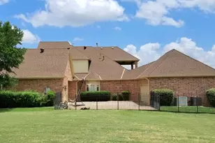 1016 Cove Meadow Ct, Grand Prairie, TX 75104 - Photo 17