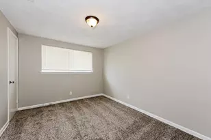 902 Poinsettia Dr, Lancaster, TX 75146 - Photo 9