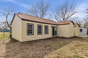 711 E Cowan Ave, Mart, TX 76664 - Photo 15