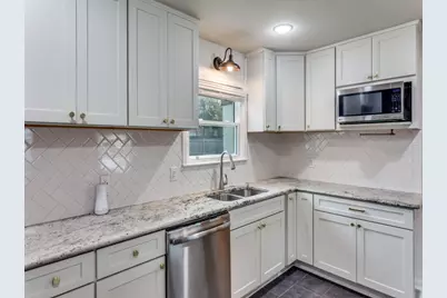 2817 Ryan Place Drive, Fort Worth, TX 76110 - Photo 5