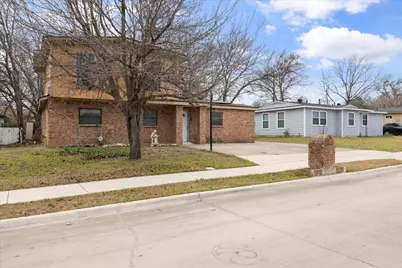 4628 Burton Avenue, Fort Worth, TX 76105 - Photo 3