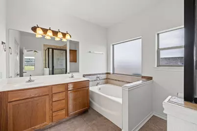 1309 W Chippewa Trail, Granbury, TX 76048 - Photo 23