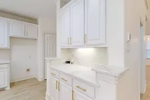 8709 Thompson Dr, Lantana, TX 76226 - Photo 9