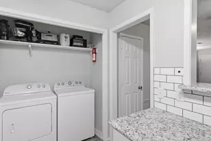 2040 Oakwood Ct, Arlington, TX 76012 - Photo 11