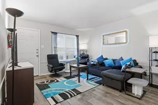 2040 Oakwood Ct, Arlington, TX 76012 - Photo 5