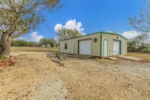 961 Shilling Dr, Elm Mott, TX 76640 - Photo 17