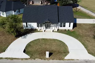 170 Half Moon Way, Runaway Bay, TX 76426 - Photo 3