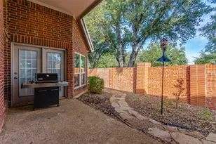 10319 Donley Dr, Irving, TX 75063 - Photo 35