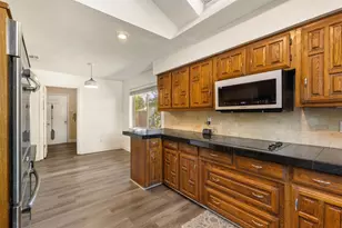 1924 Robin Meadow Dr, Carrollton, TX 75007 - Photo 5