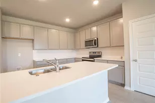 951 Hurstwood Dr, Van Alstyne, TX 75495 - Photo 9