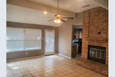 117 Valley Spring Drive, Arlington, TX 76018 - Photo 3