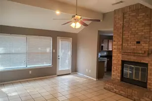 117 Valley Spring Dr, Arlington, TX 76018 - Photo 3