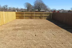 709 S 5th St, Bonham, TX 75418 - Photo 33