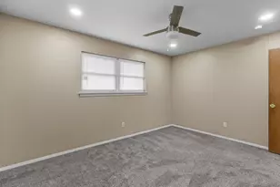 1021 Blue Lake Dr, Fort Worth, TX 76103 - Photo 17