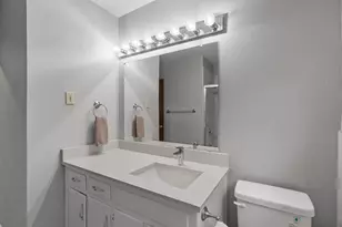 1021 Blue Lake Dr, Fort Worth, TX 76103 - Photo 15