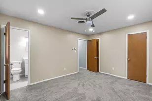 1021 Blue Lake Dr, Fort Worth, TX 76103 - Photo 9