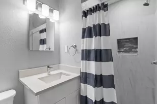 1021 Blue Lake Dr, Fort Worth, TX 76103 - Photo 11