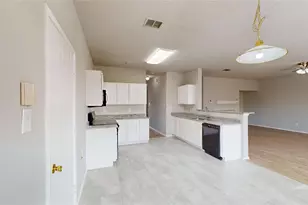 10172 Autumn Park Ct, Fort Worth, TX 76140 - Photo 9