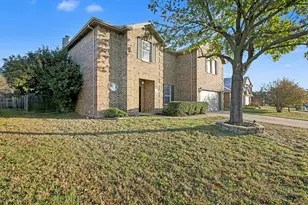 415 Hidden Ridge Dr, Burleson, TX 76028 - Photo 3