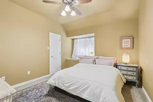 812 Lakeview Ct E, Crowley, TX 76036 - Photo 19