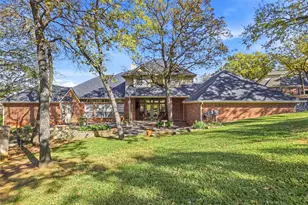 812 Lakeview Ct E, Crowley, TX 76036 - Photo 29