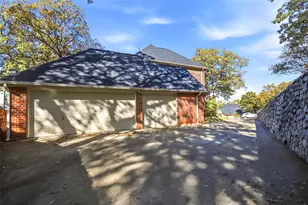 812 Lakeview Ct E, Crowley, TX 76036 - Photo 31