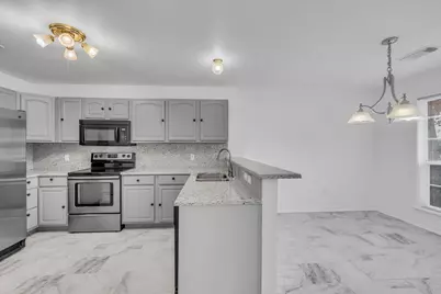 4818 Blue Water Circle, Granbury, TX 76049 - Photo 11