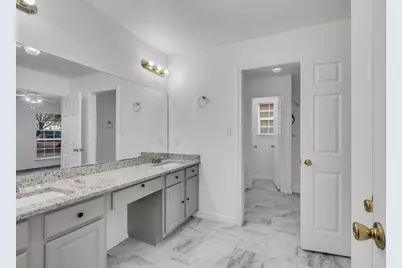 4818 Blue Water Circle, Granbury, TX 76049 - Photo 15