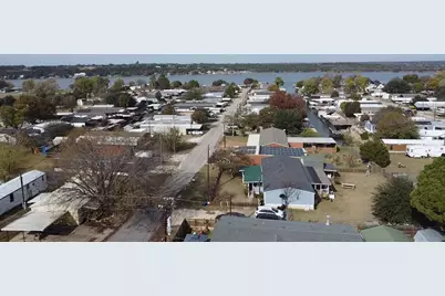 4818 Blue Water Circle, Granbury, TX 76049 - Photo 3