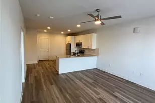 300 N McDonald St, McKinney, TX 75069 - Photo 7