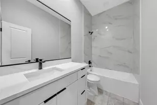 302 W Coral Way, Grand Prairie, TX 75051 - Photo 9