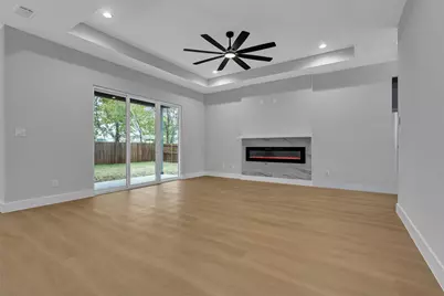 302 W Coral Way, Grand Prairie, TX 75051 - Photo 13