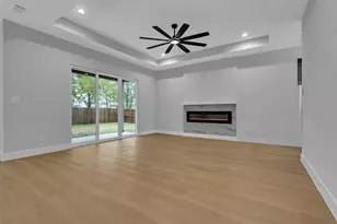 302 W Coral Way, Grand Prairie, TX 75051 - Photo 13