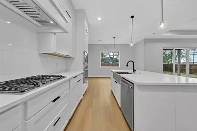 302 W Coral Way, Grand Prairie, TX 75051 - Photo 19