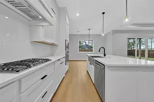 302 W Coral Way, Grand Prairie, TX 75051 - Photo 19